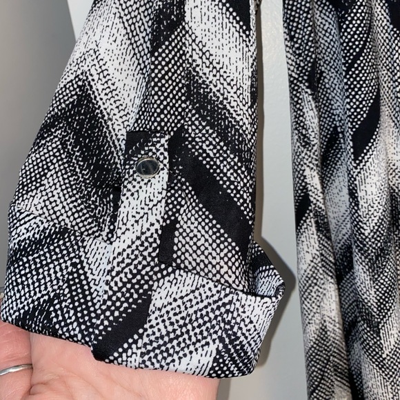 Women’s Plus Size Top Black and White Super Soft NEW 1x 🖤🤍 - Picture 7 of 7